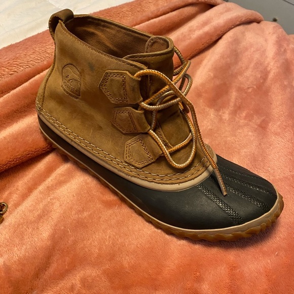 Sorel Brown and Black Winter Boots - Picture 2 of 8